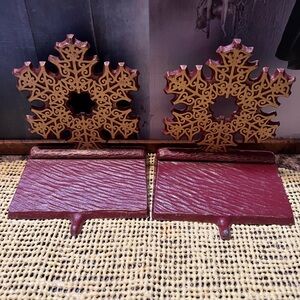 Snowflakes stocking holder.